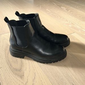 Steve Madden black chunky ankle boots